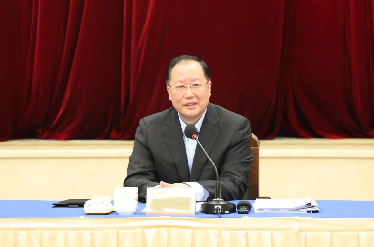 毛伟明省长出席全省民营企业家座谈会，湘江电缆董事长侯少斌应邀参加