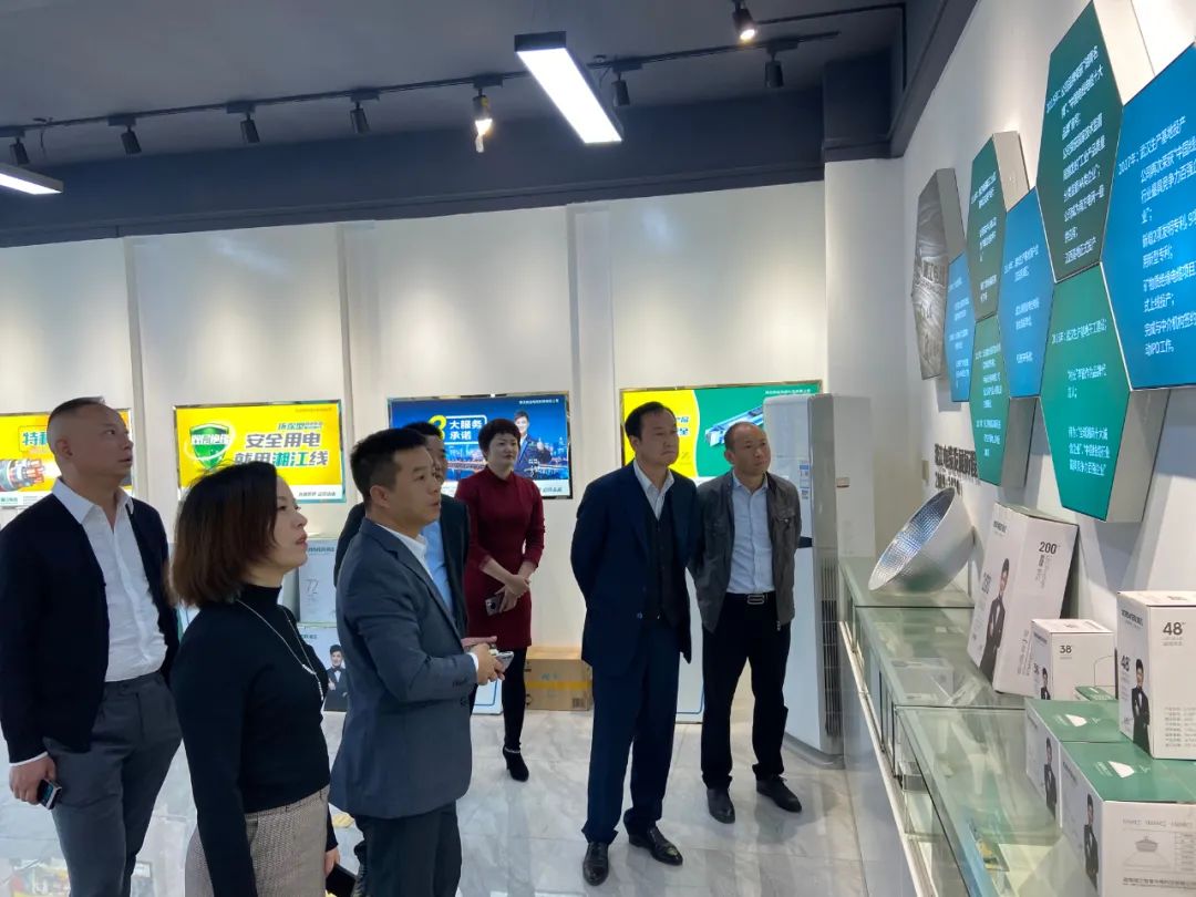 湖北省湖南商会会长罗振林一行参观考察湘江电缆武汉厂